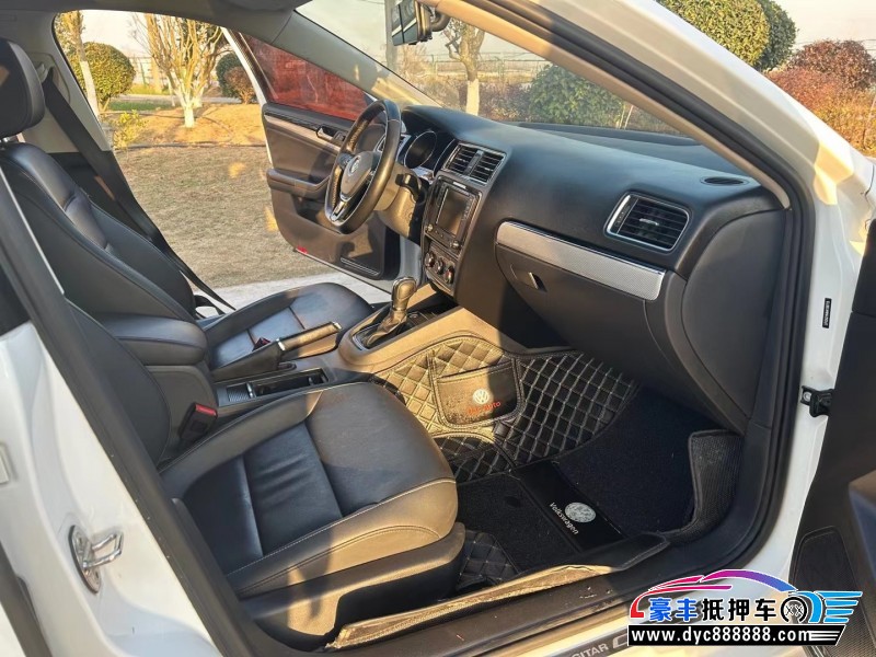 17年大众速腾轿车抵押车出售