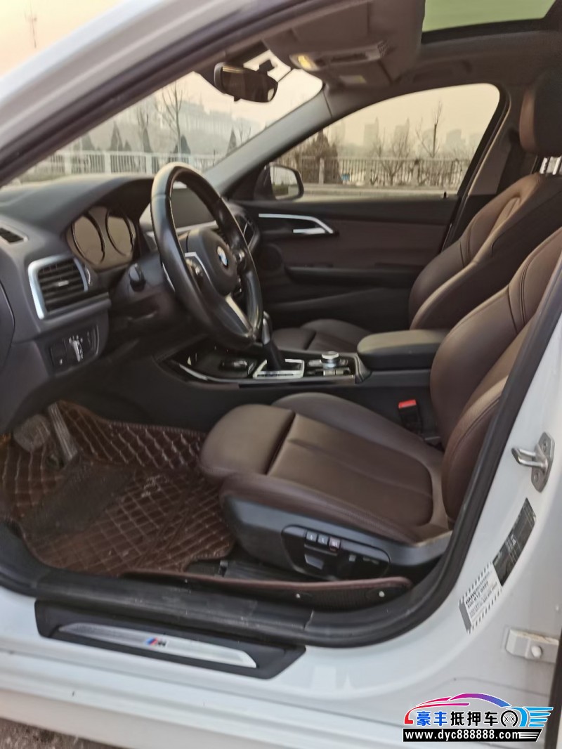 19年宝马1系轿车抵押车出售