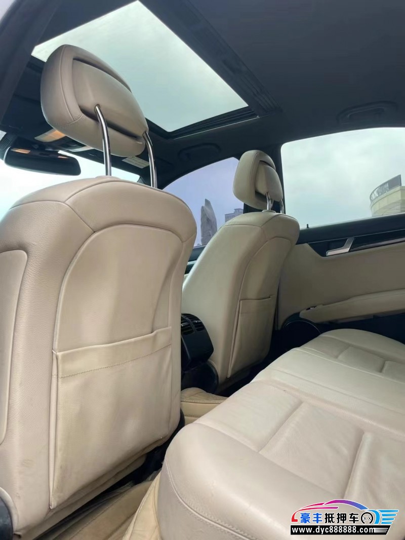 13年奔驰C轿车抵押车出售