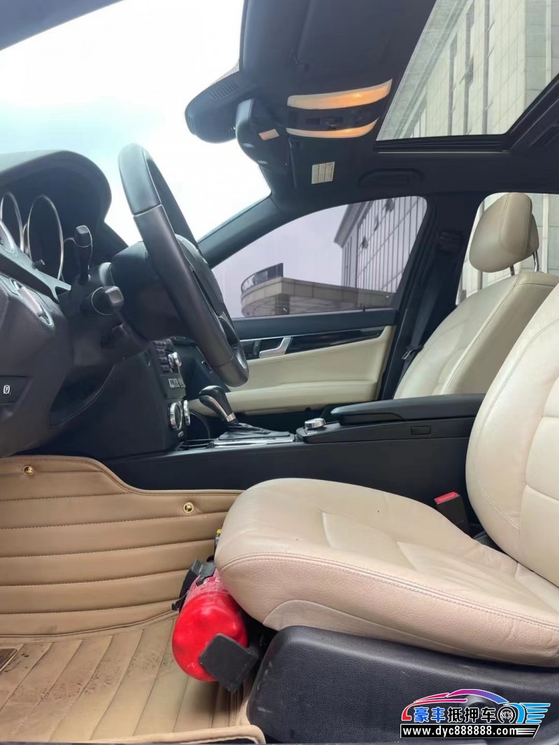 13年奔驰C轿车抵押车出售