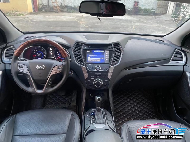 13年现代格锐轿车抵押车出售