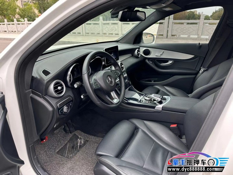 19年奔驰GLC轿车抵押车出售