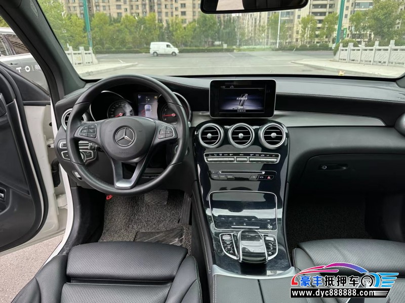 19年奔驰GLC轿车抵押车出售