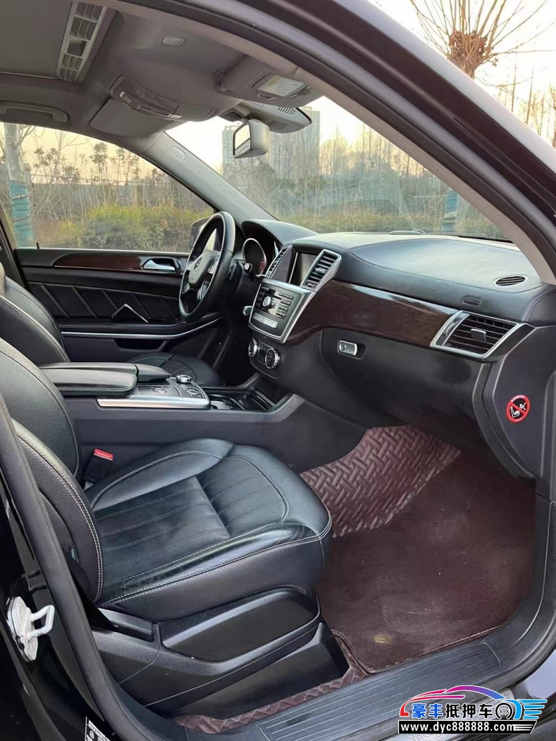 14年奔驰GL级轿车抵押车出售