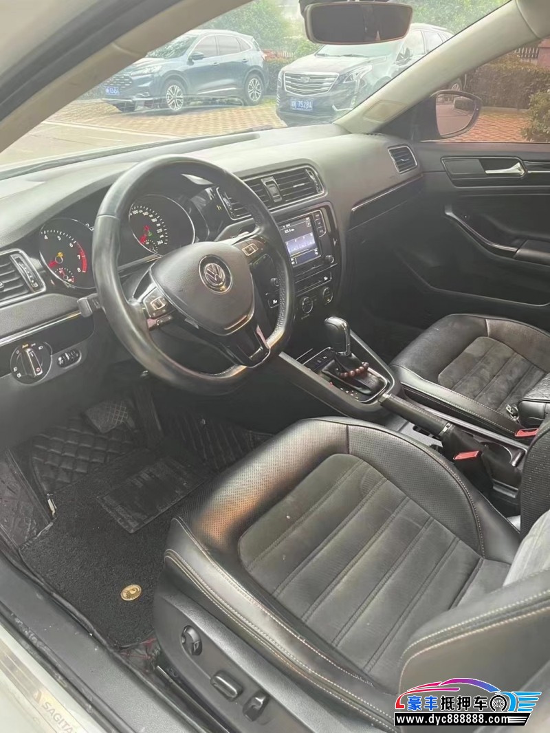 19年大众速腾轿车抵押车出售