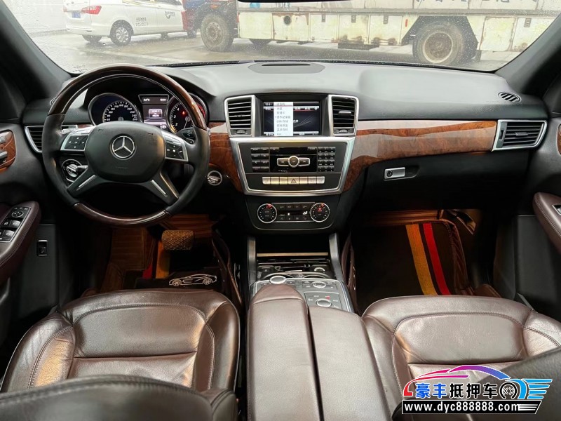 13年奔驰ML轿车抵押车出售