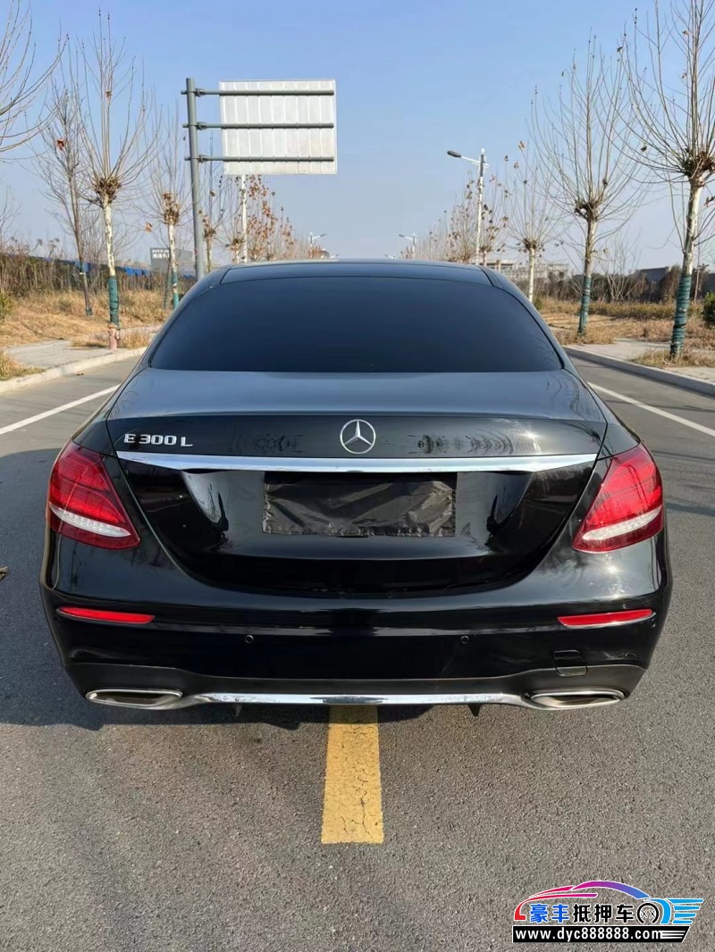 18年奔驰E级轿车抵押车出售