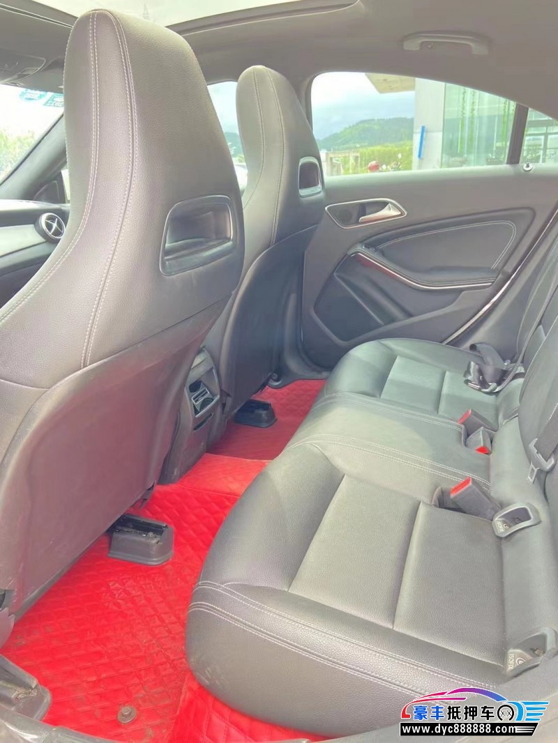 18年奔驰CLA级轿车抵押车出售