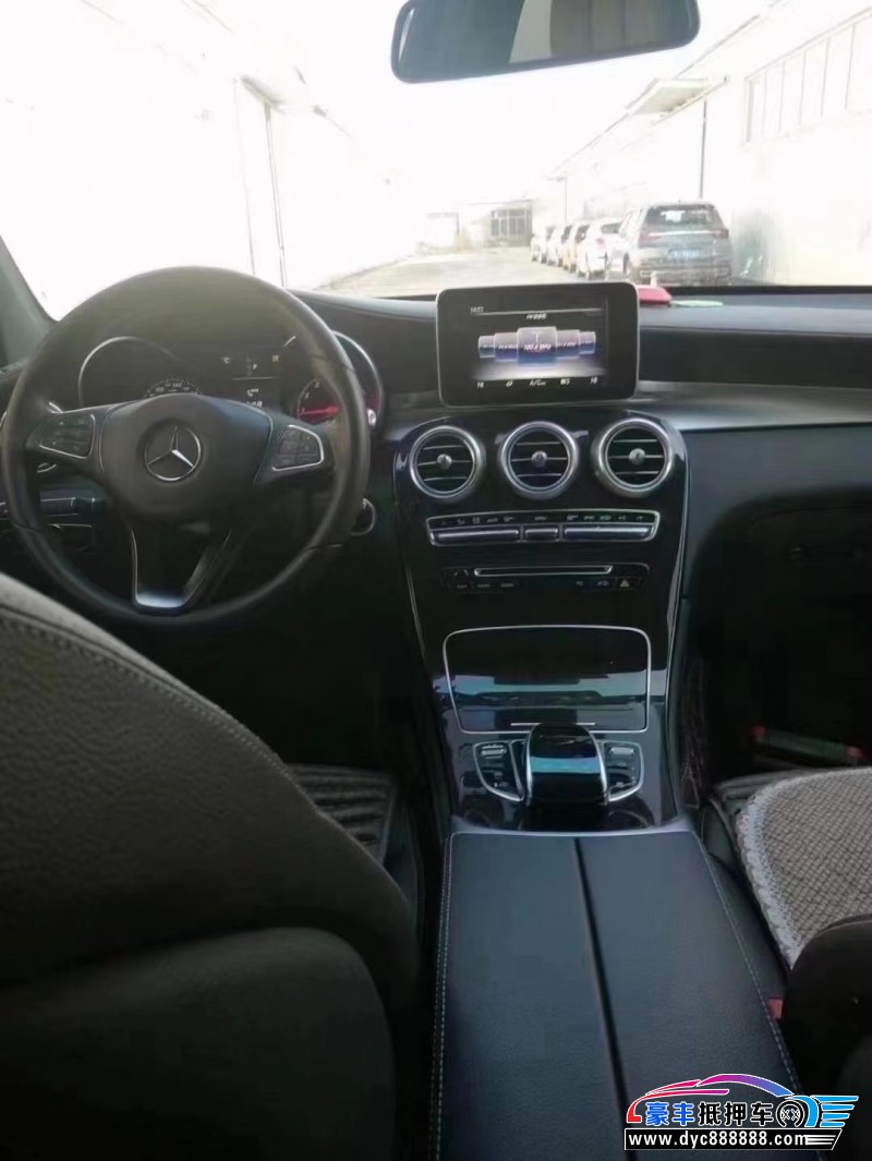 17年奔驰GLC轿车抵押车出售