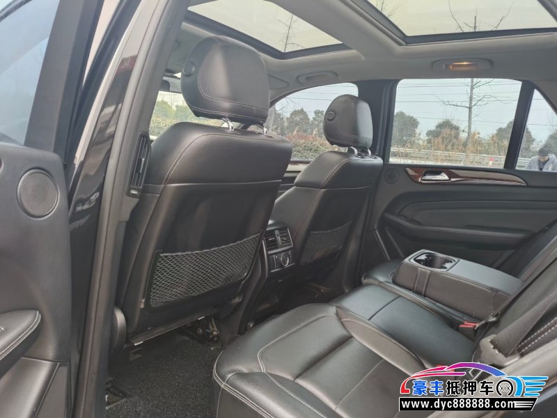 13年奔驰ML轿车抵押车出售