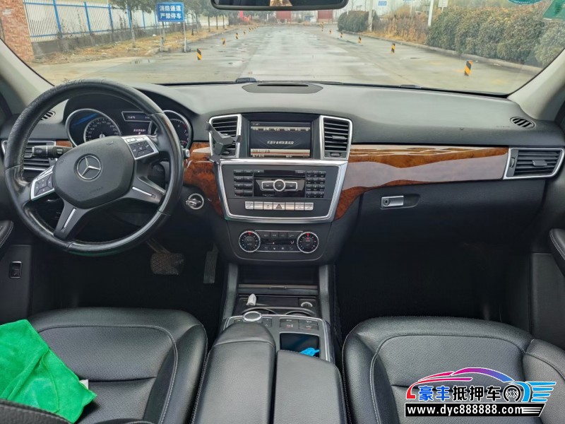 13年奔驰ML轿车抵押车出售