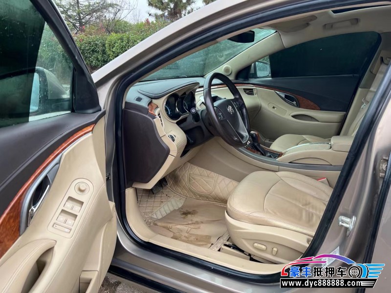 10年别克君越轿车抵押车出售