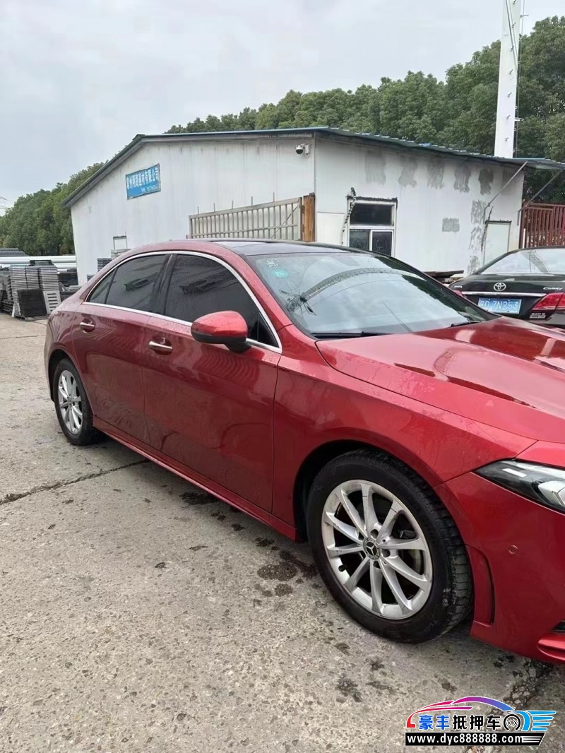 19年奔驰A轿车抵押车出售