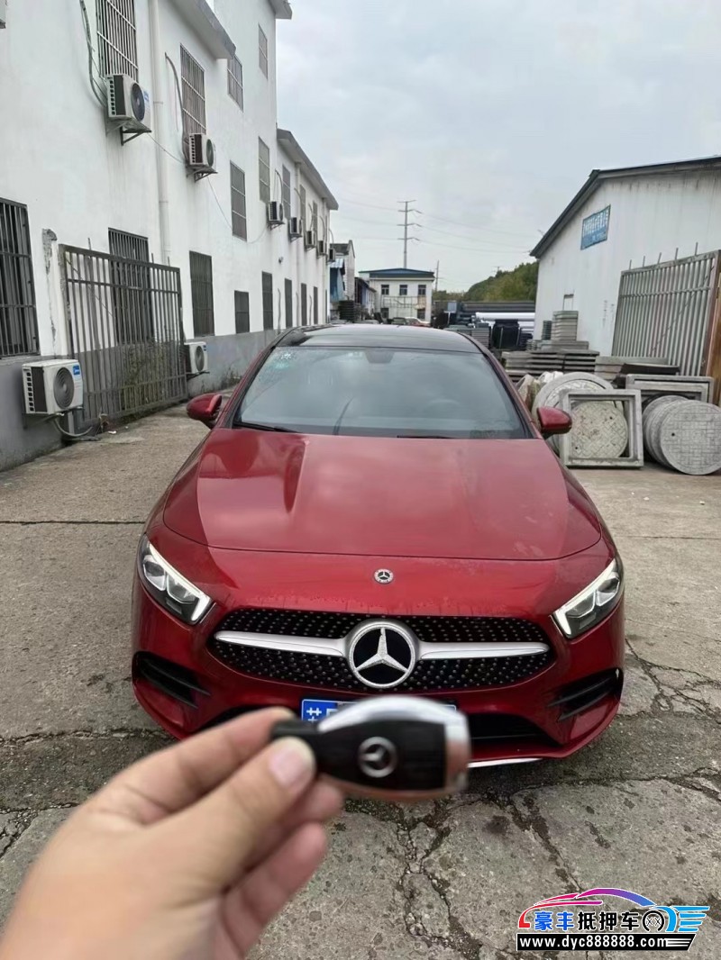 19年奔驰A轿车抵押车出售