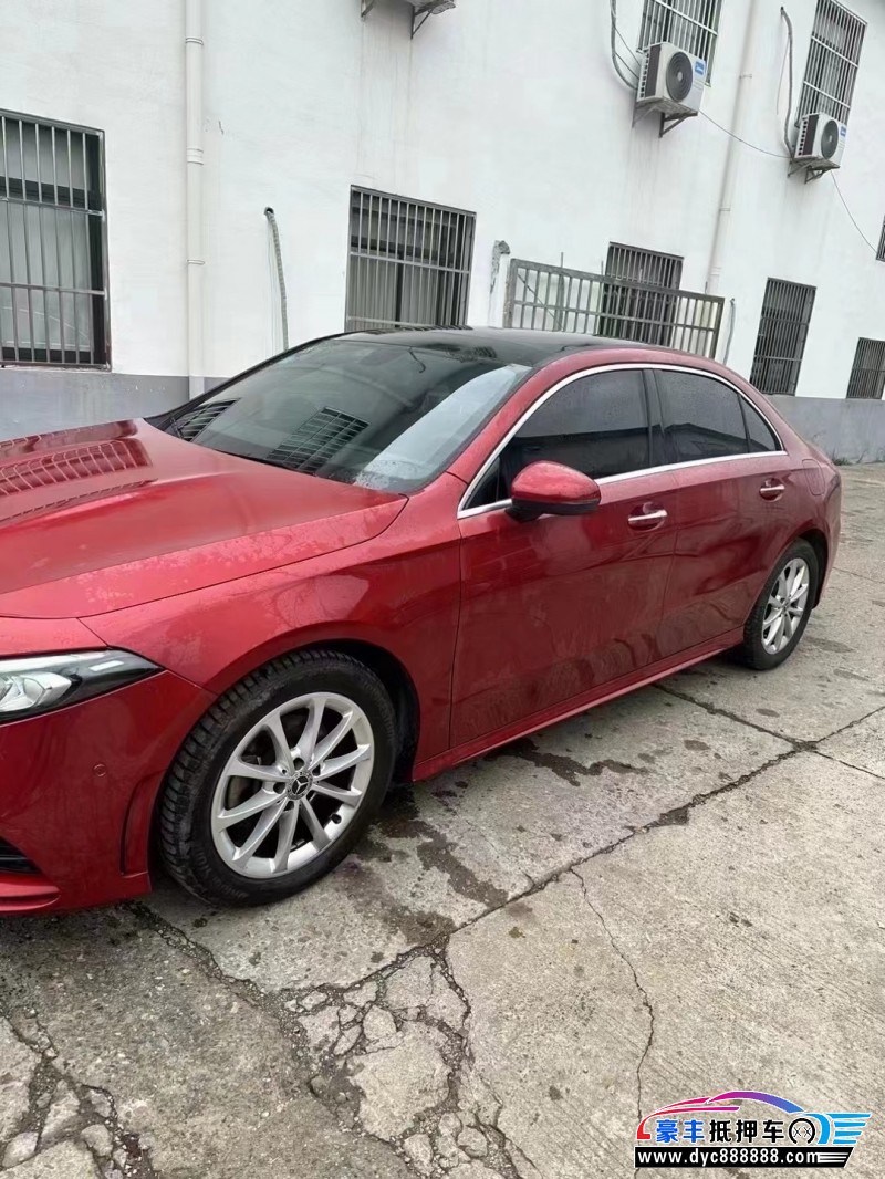 19年奔驰A轿车抵押车出售