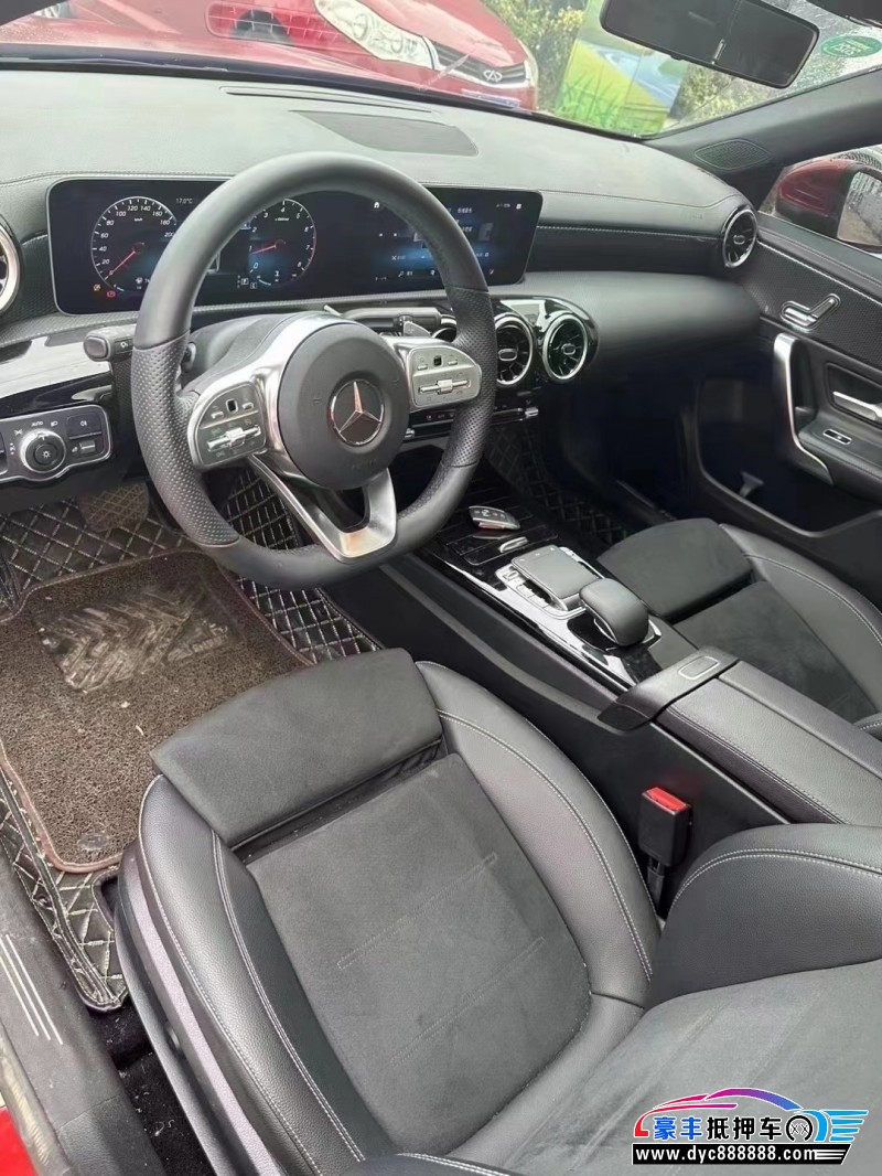 19年奔驰A轿车抵押车出售