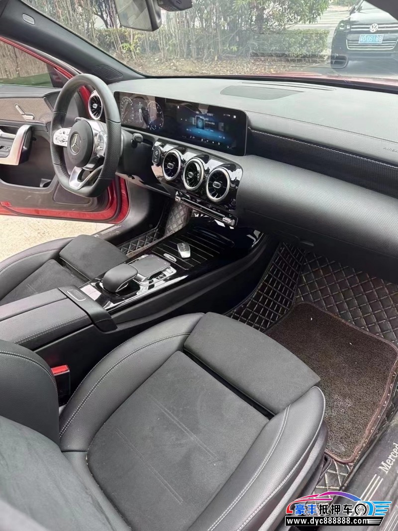 19年奔驰A轿车抵押车出售