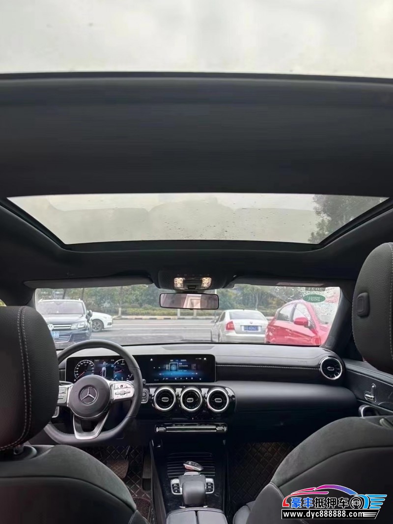 19年奔驰A轿车抵押车出售