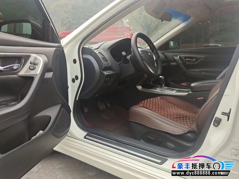 15年日产天籁轿车抵押车出售