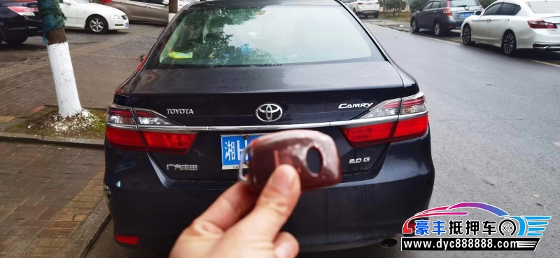 17年丰田凯美瑞轿车抵押车出售