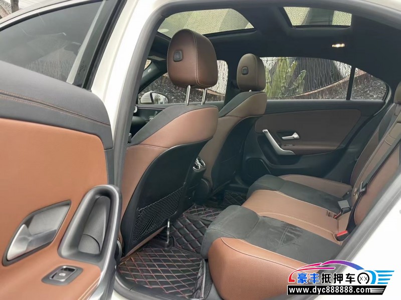 21年奔驰A轿车抵押车出售