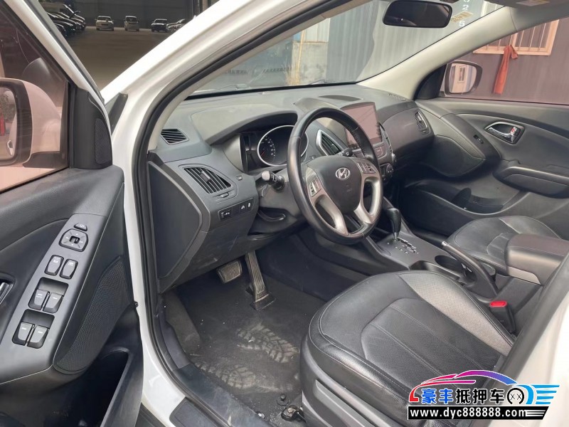 18年现代ix35轿车抵押车出售