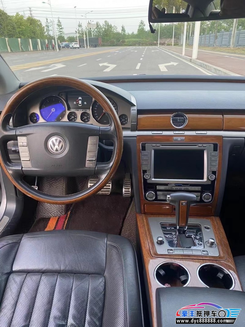 10年大众辉腾轿车抵押车出售