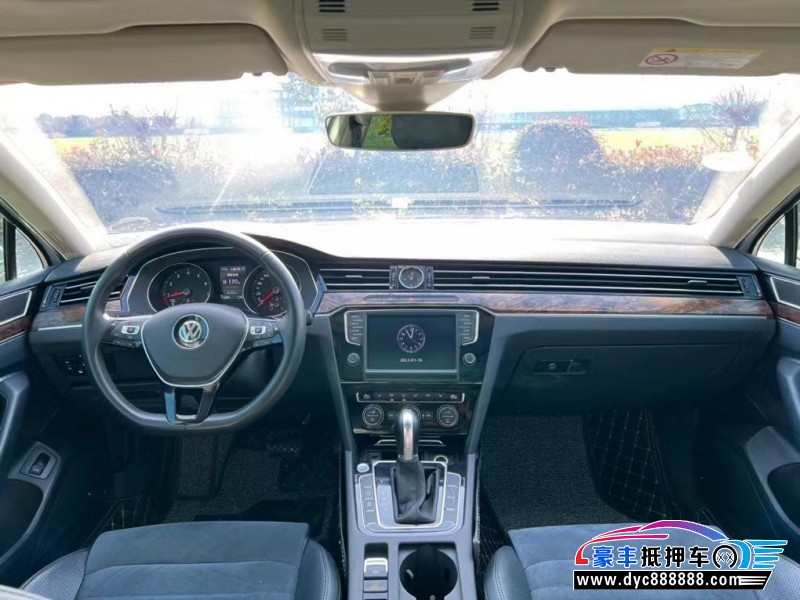 17年大众迈腾轿车抵押车出售