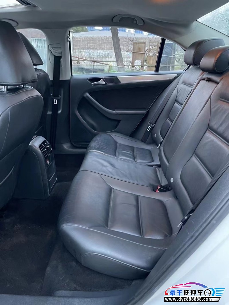 14年大众速腾轿车抵押车出售