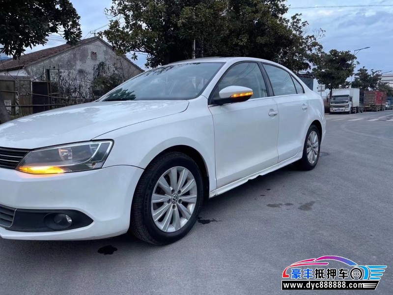 14年大众速腾轿车抵押车出售