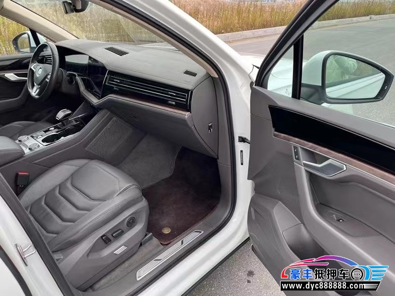 20年大众途锐轿车抵押车出售