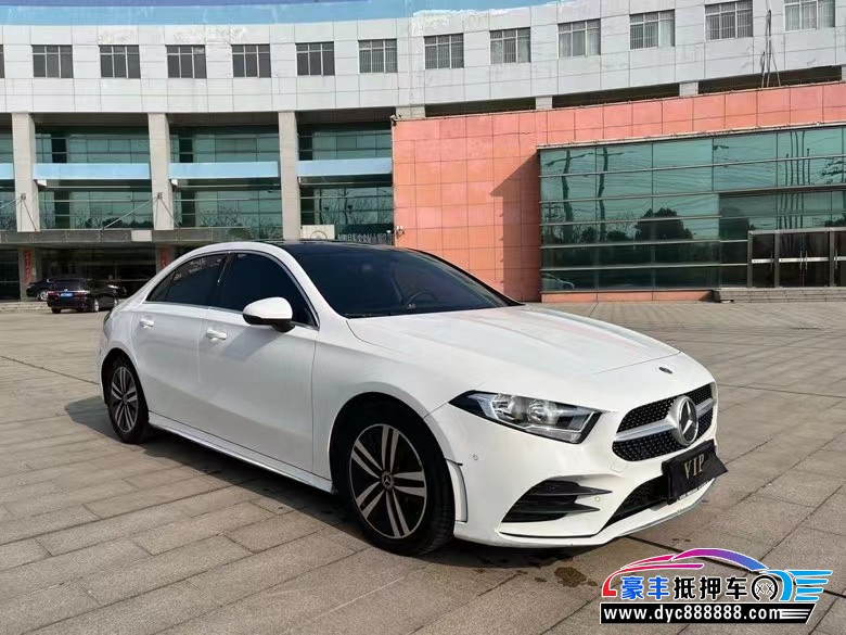 19年奔驰A轿车抵押车出售