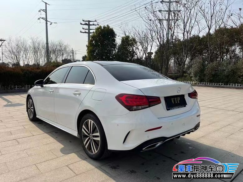 19年奔驰A轿车抵押车出售