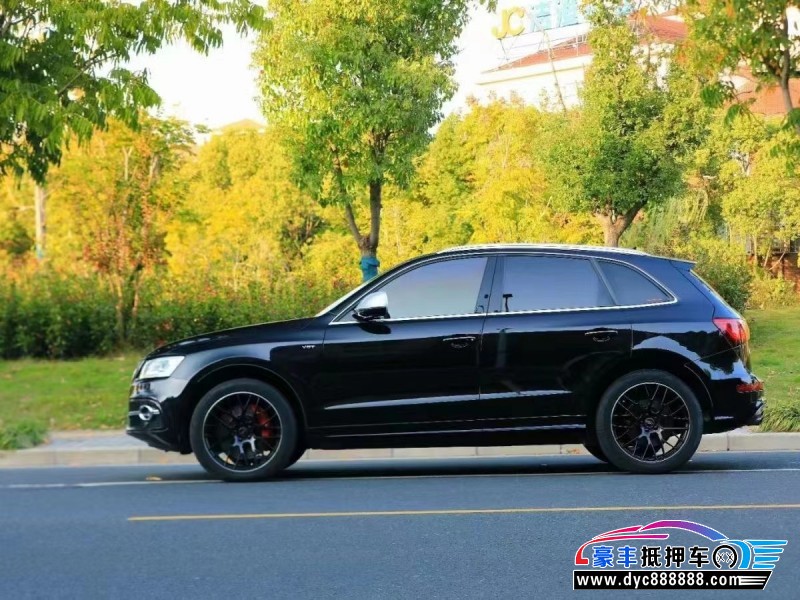 17年奥迪SQ5轿车抵押车出售