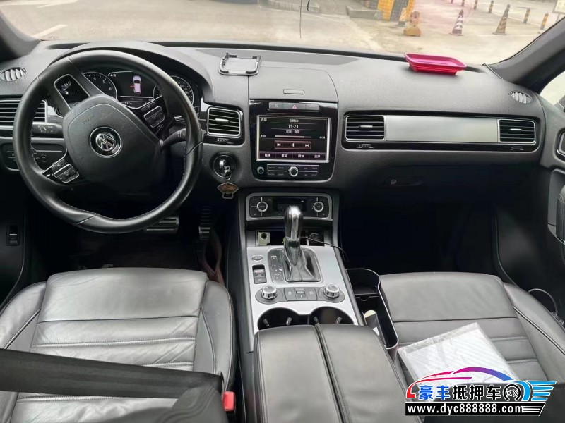 14年大众途锐轿车抵押车出售