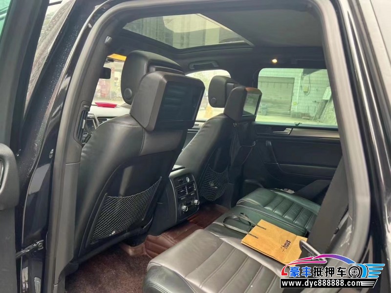 14年大众途锐轿车抵押车出售