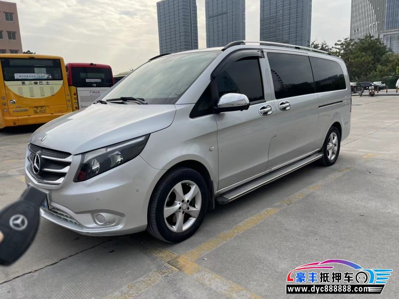 17年奔驰威霆轿车抵押车出售