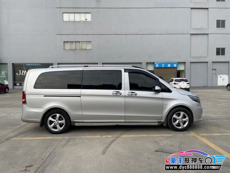 17年奔驰威霆轿车抵押车出售