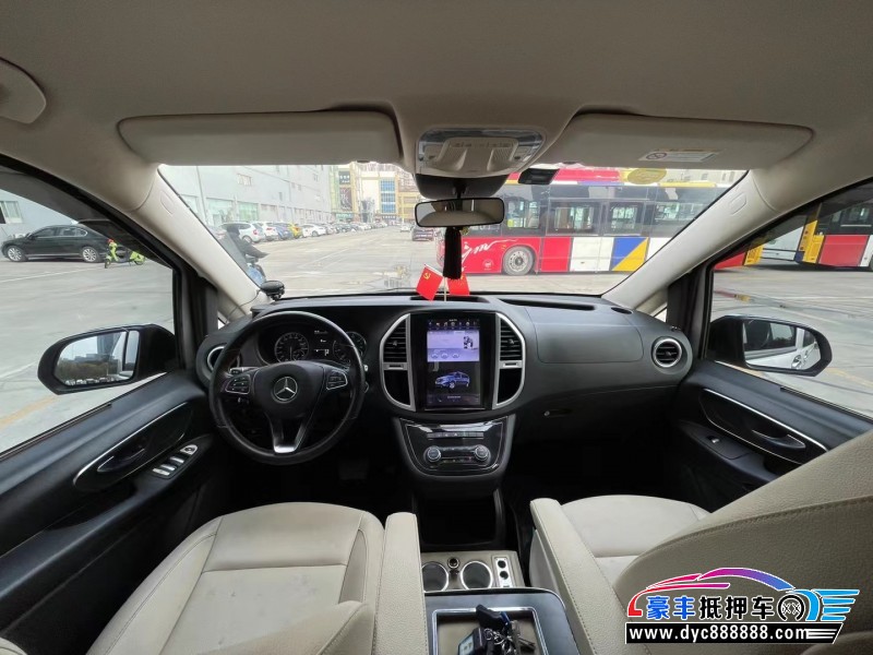 17年奔驰威霆轿车抵押车出售