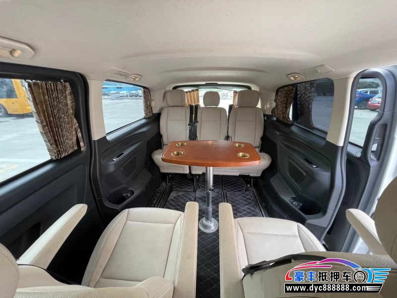 17年奔驰威霆轿车抵押车出售