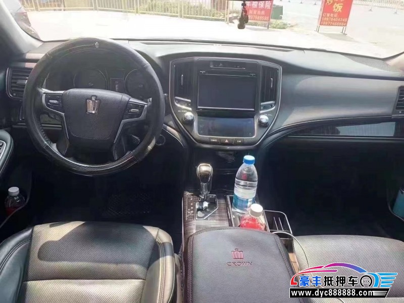 16年丰田皇冠轿车抵押车出售