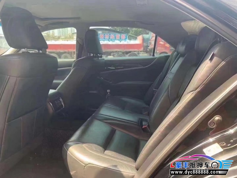 16年丰田皇冠轿车抵押车出售