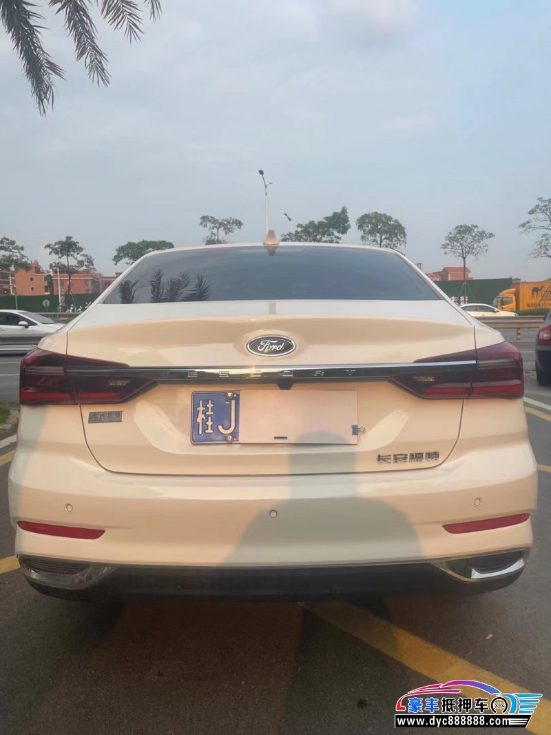 21年福特福睿斯轿车抵押车出售