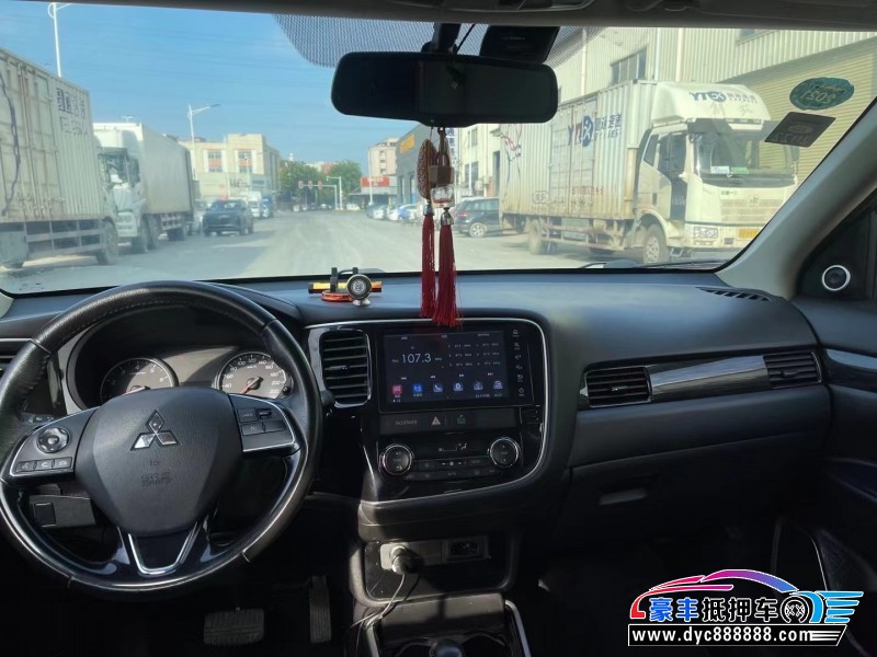 18年三菱欧蓝德轿车抵押车出售