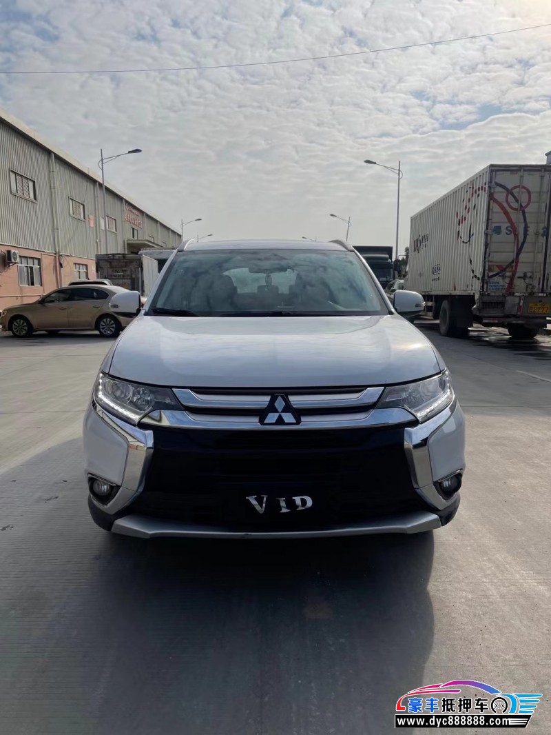 18年三菱欧蓝德轿车抵押车出售