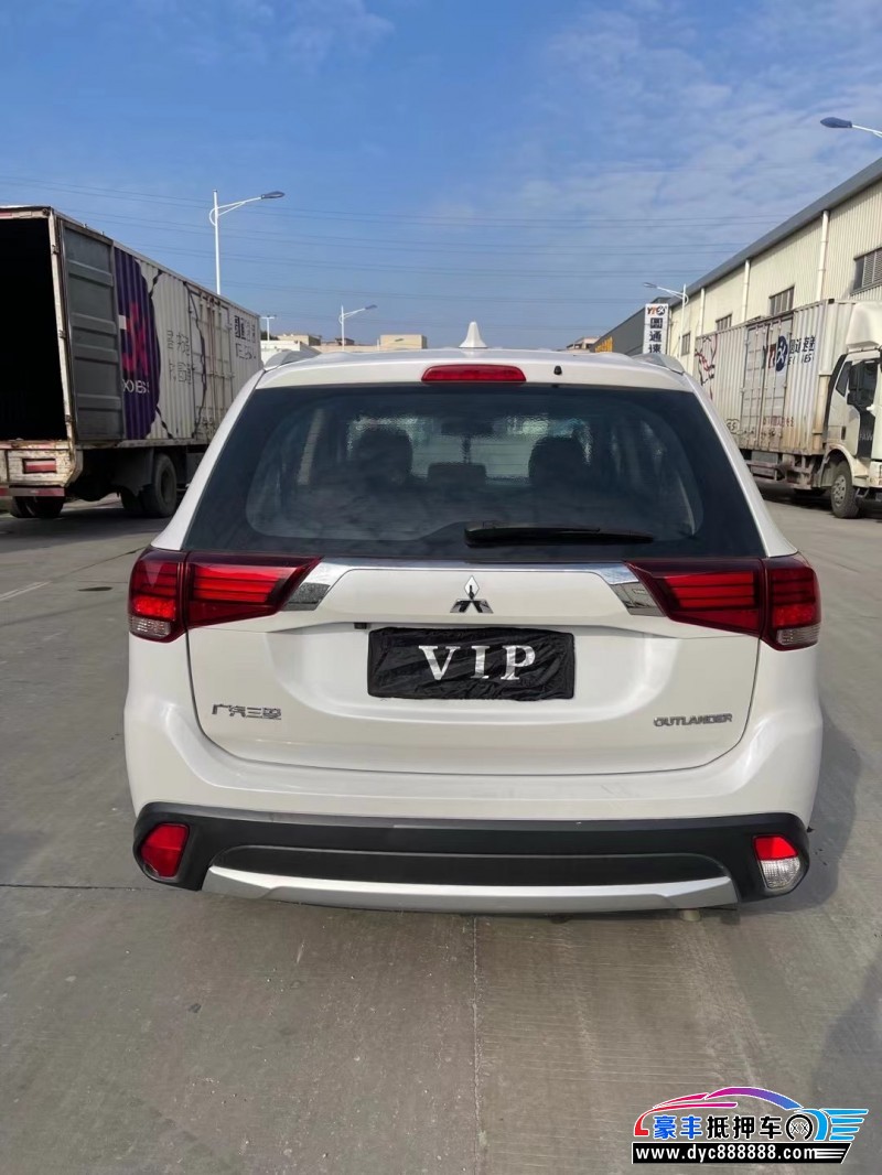 18年三菱欧蓝德轿车抵押车出售