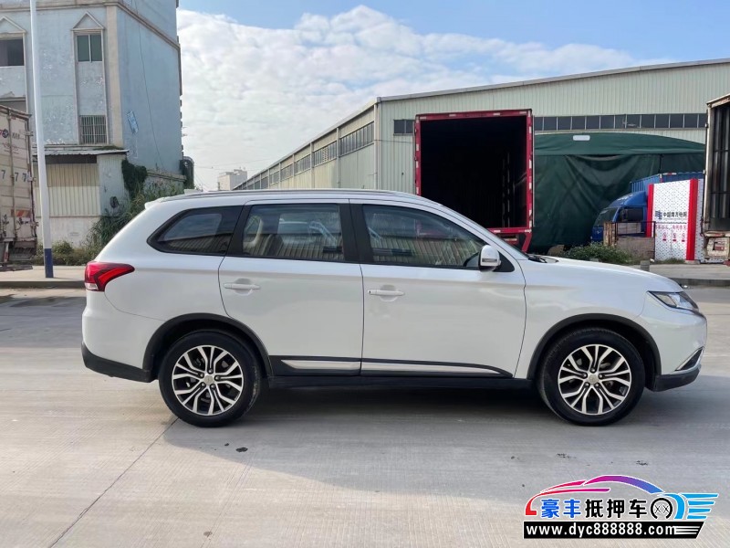 18年三菱欧蓝德轿车抵押车出售