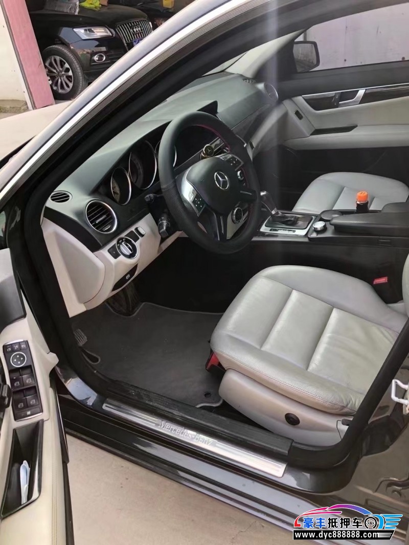 13年奔驰C级轿车抵押车出售