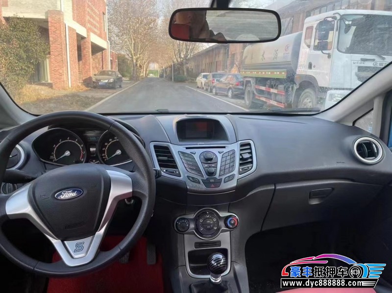 13年福特嘉年华轿车抵押车出售