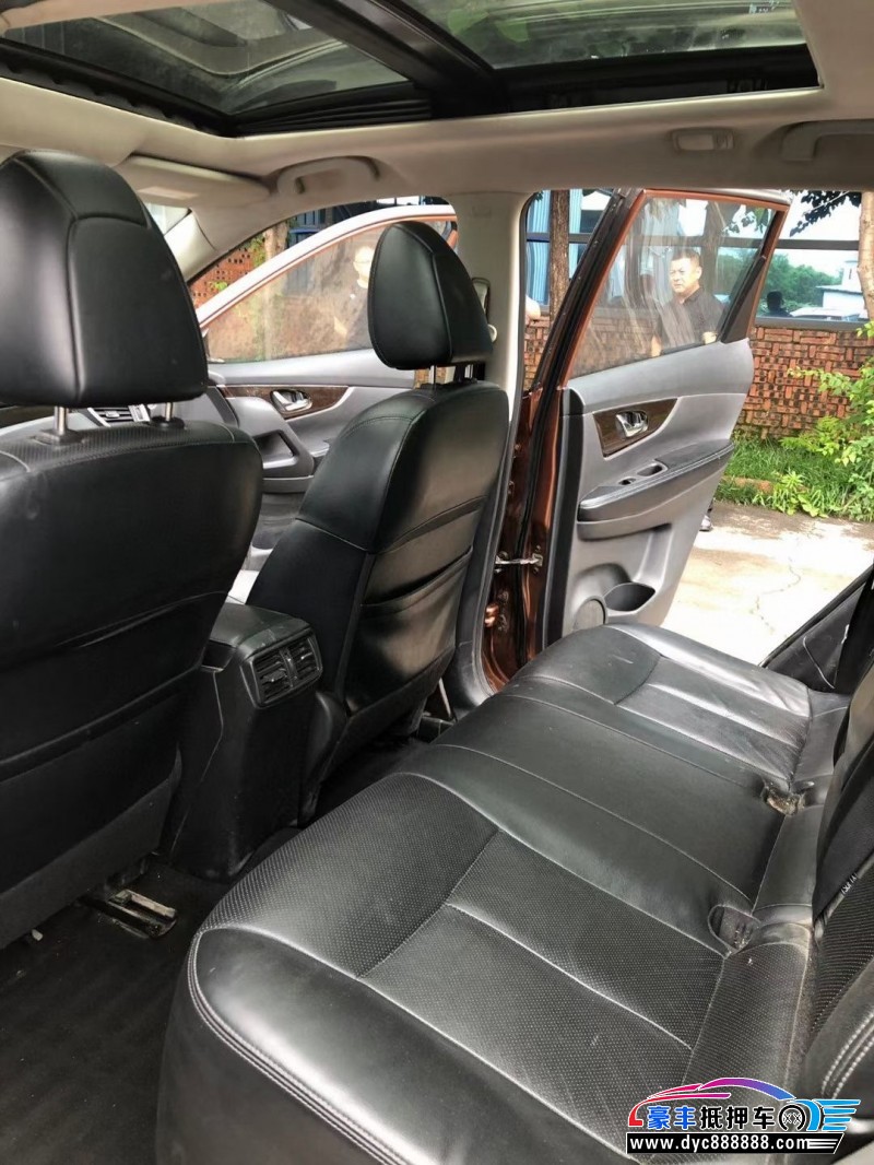 14年日产奇骏轿车抵押车出售